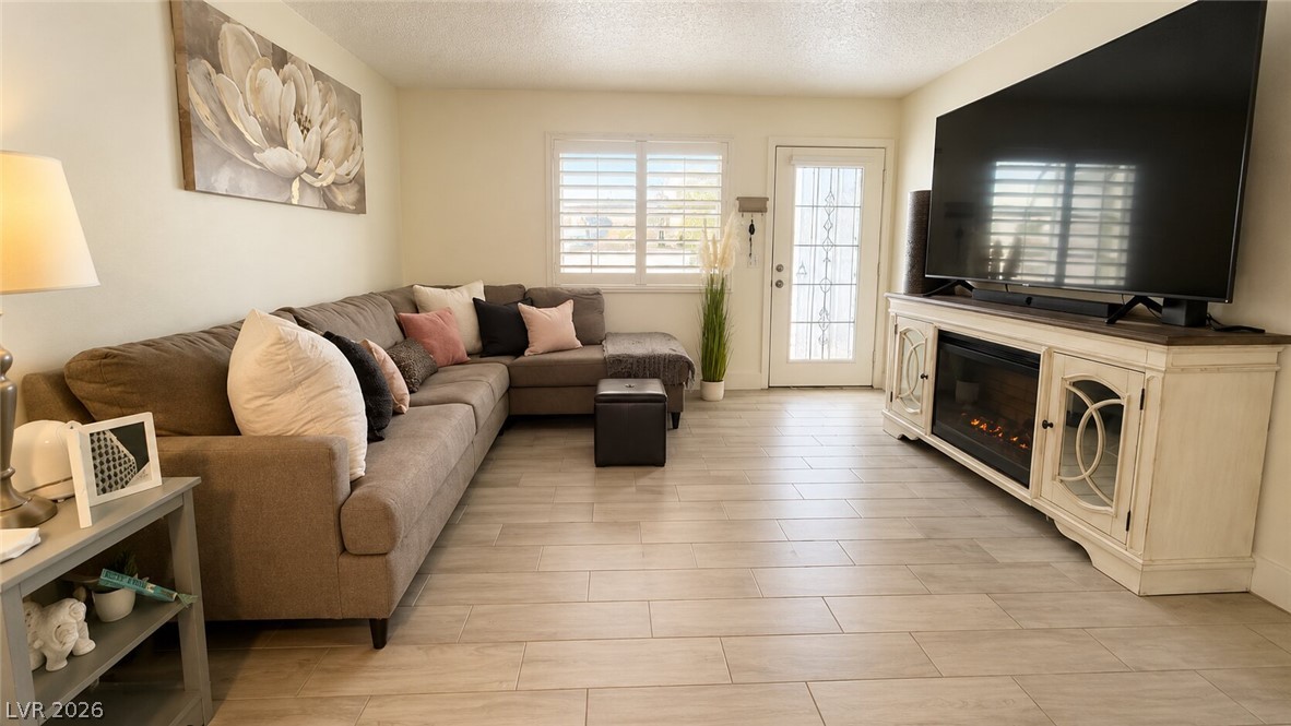 Photo 6 of 22, 2140 Petersham Court #B
