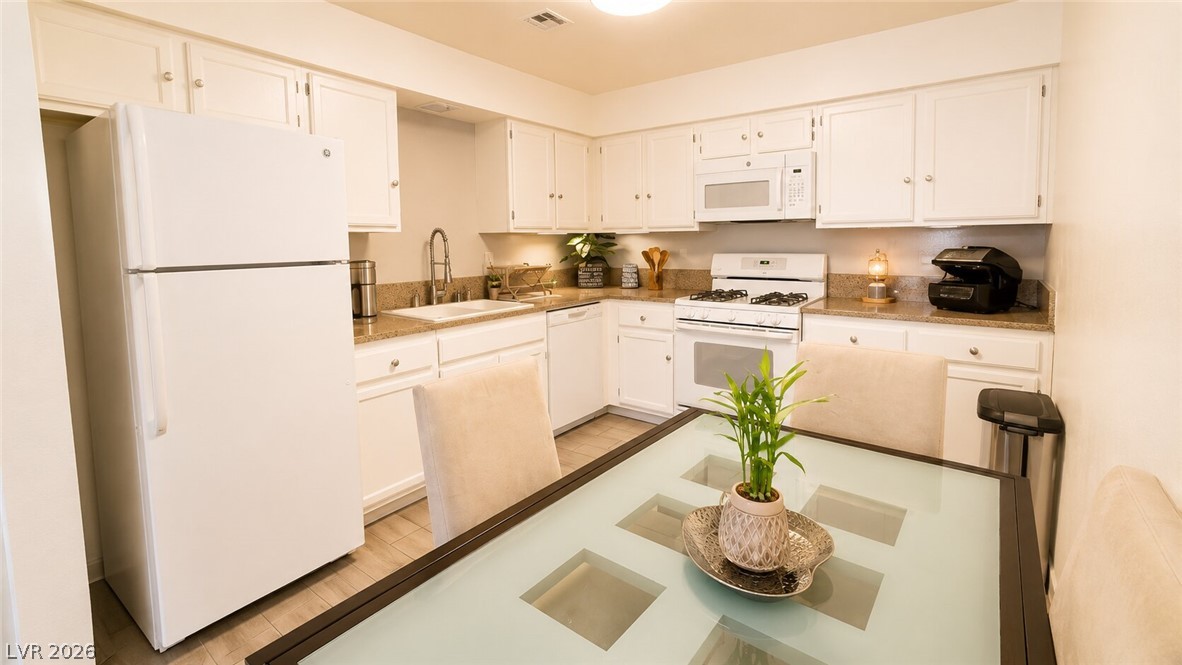 Photo 7 of 22, 2140 Petersham Court #B