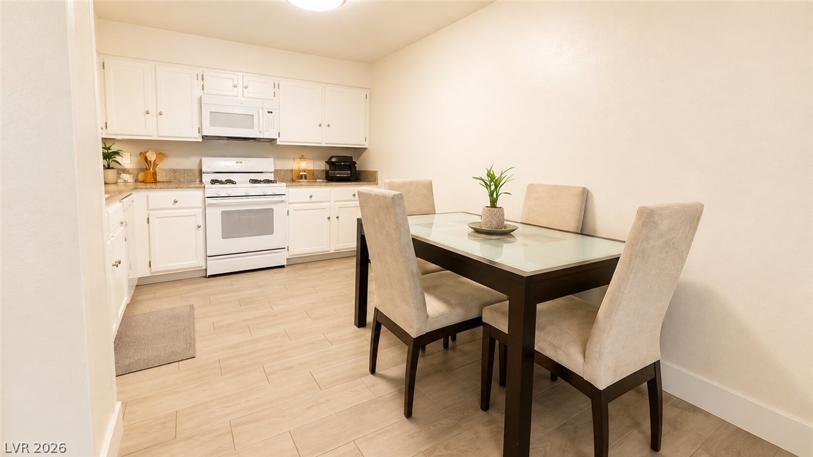 Photo 9 of 22, 2140 Petersham Court #B