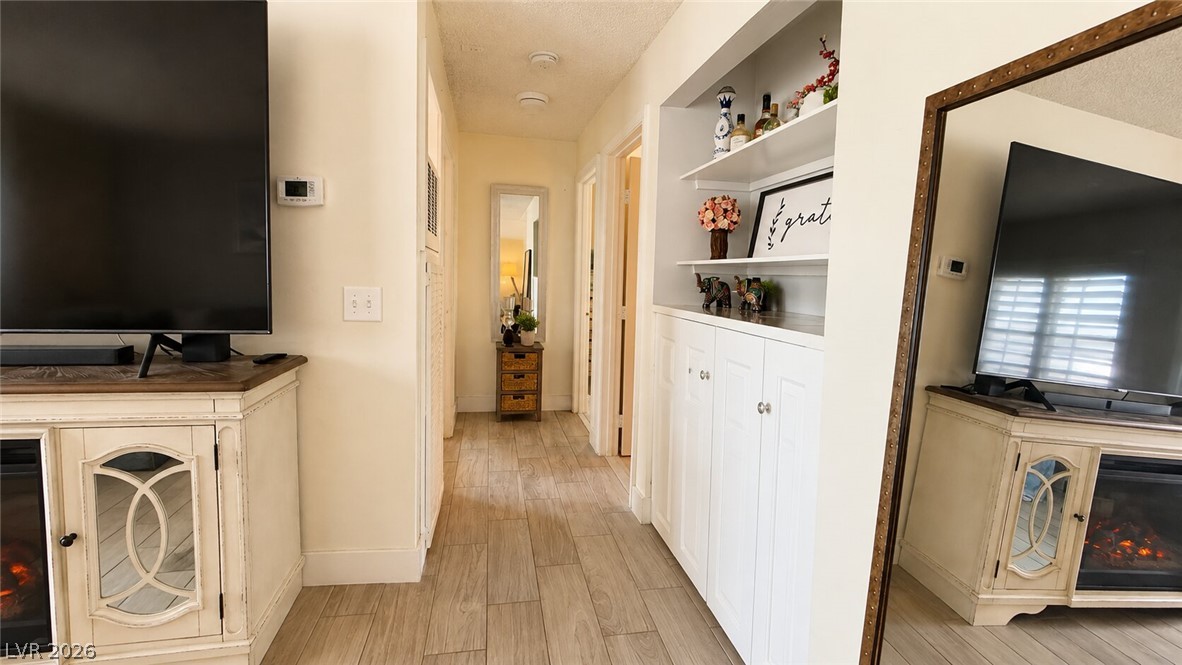 Photo 11 of 22, 2140 Petersham Court #B