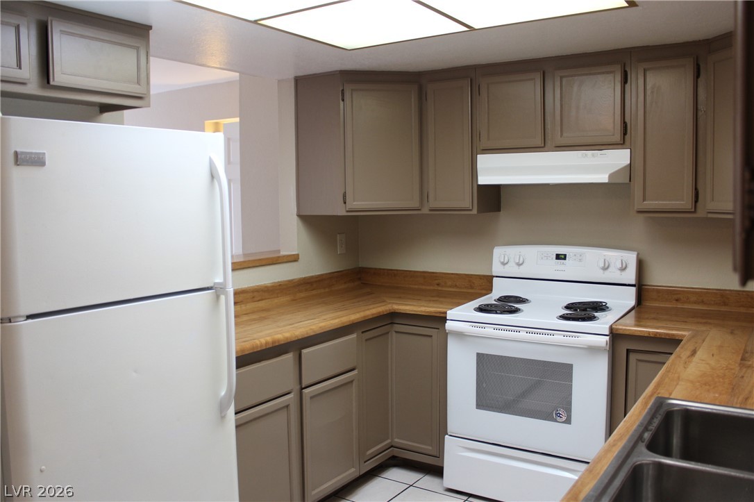 Photo 6 of 16, 3770 Shirebrook Drive #75