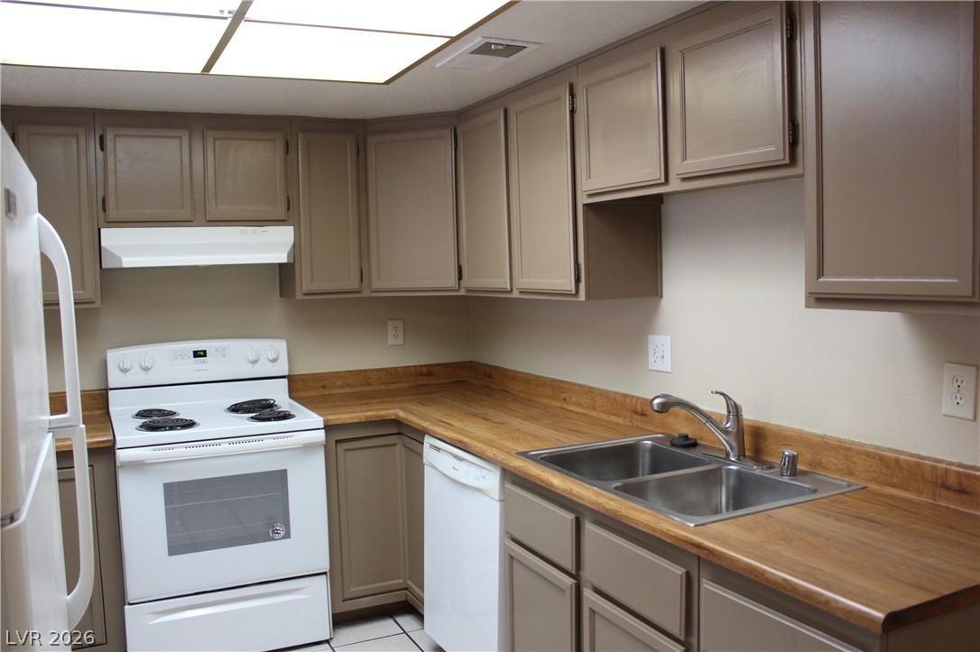 Photo 7 of 16, 3770 Shirebrook Drive #75