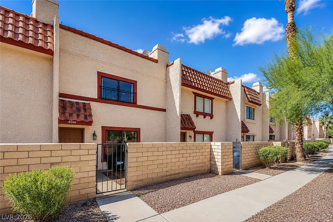 Photo 2 of 1324 Rawhide Street