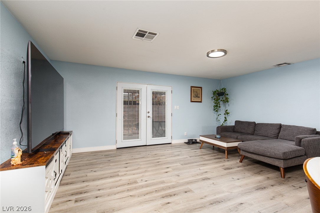 Photo 5 of 330 Sir Richard East Drive