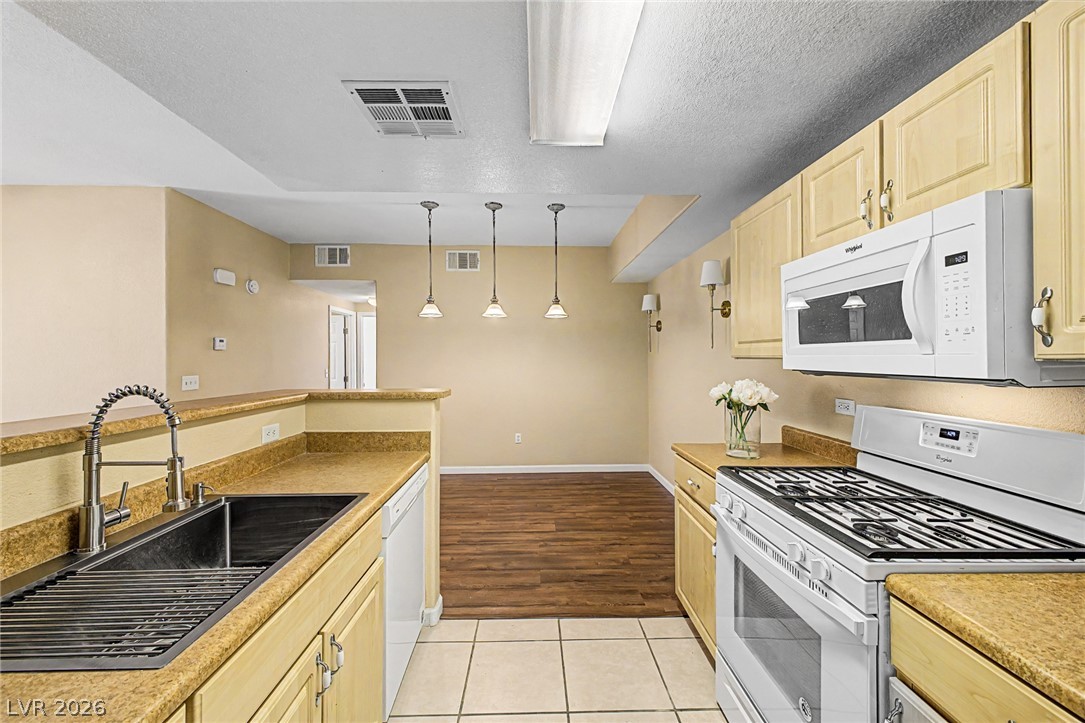 Photo 3 of 8250 N Grand Canyon Drive #2179