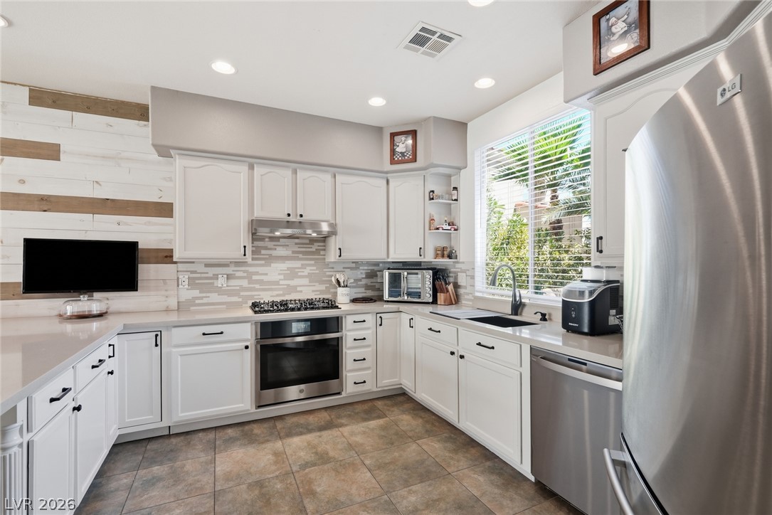 Photo 13 of 56, 1701 Estrella Street
