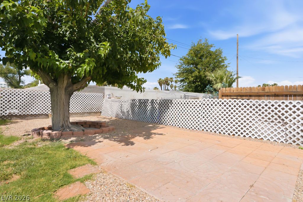 Photo 7 of 30, 551 E Oakey Boulevard
