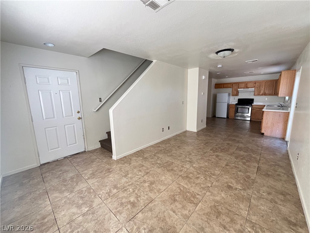 Photo 2 of 5220 Paradise Valley Avenue