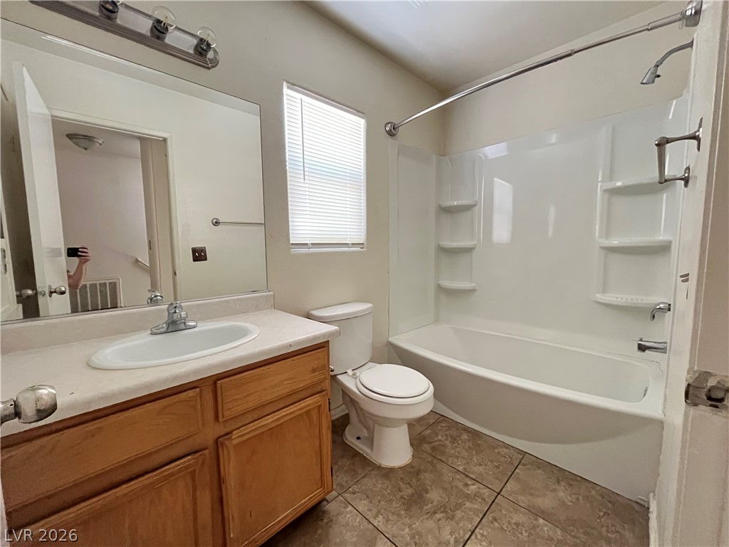 Photo 8 of 14, 5220 Paradise Valley Avenue