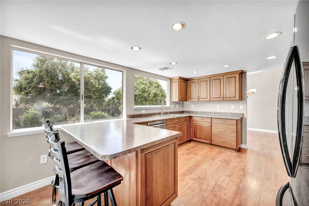 Photo 34 of 86, 7529 W Gilmore Avenue