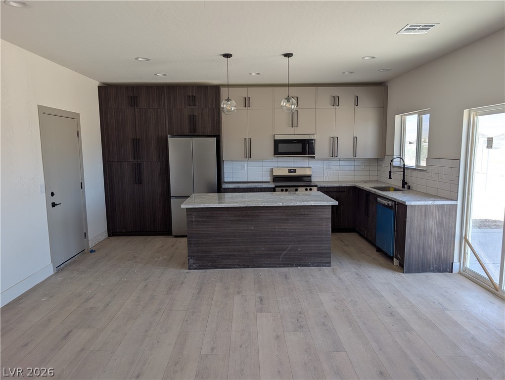 Photo 6 of 21, 5691 Alderwood