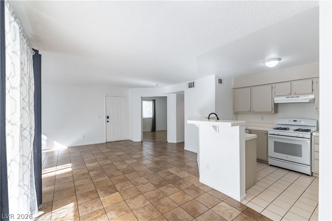 Photo 8 of 25, 701 Wheat Ridge Lane #101