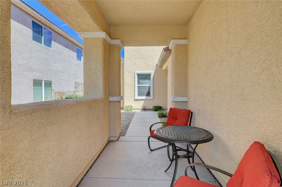 Photo 4 of 2884 Strathallan Avenue