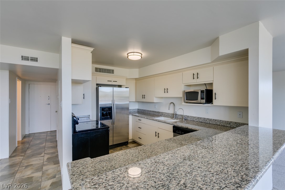 Photo 13 of 40, 3111 Bel Air Drive #4F