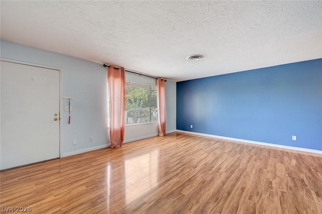 Photo 5 of 1209 Meadbrook Street