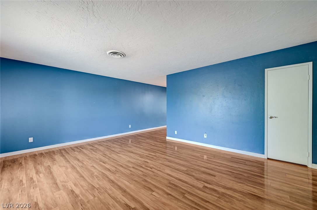 Photo 6 of 47, 1209 Meadbrook Street