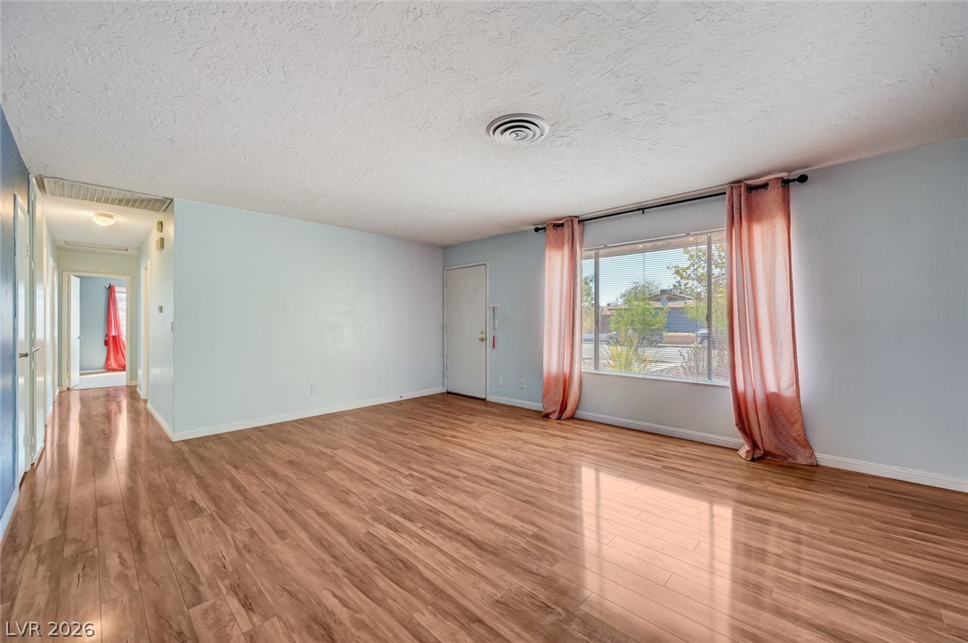 Photo 7 of 47, 1209 Meadbrook Street