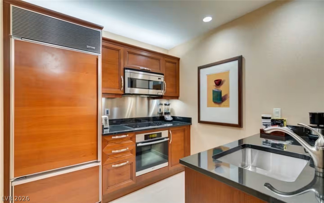 Photo 13 of 29, 135 E Harmon Avenue #2020