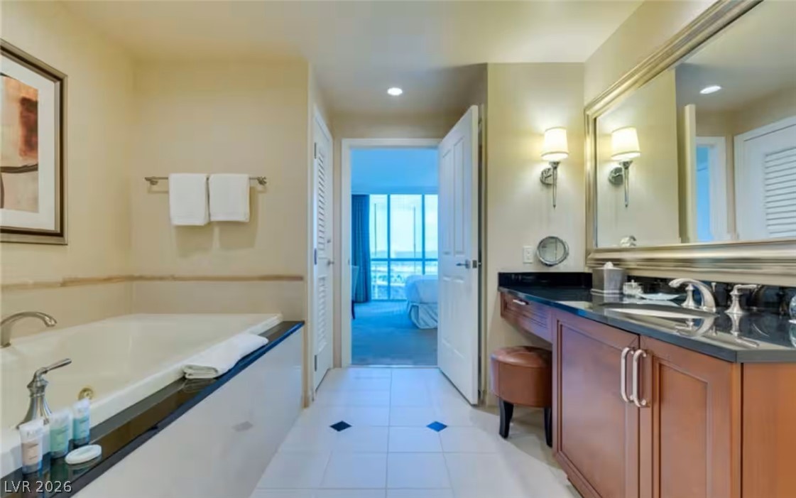 Photo 17 of 29, 135 E Harmon Avenue #2020