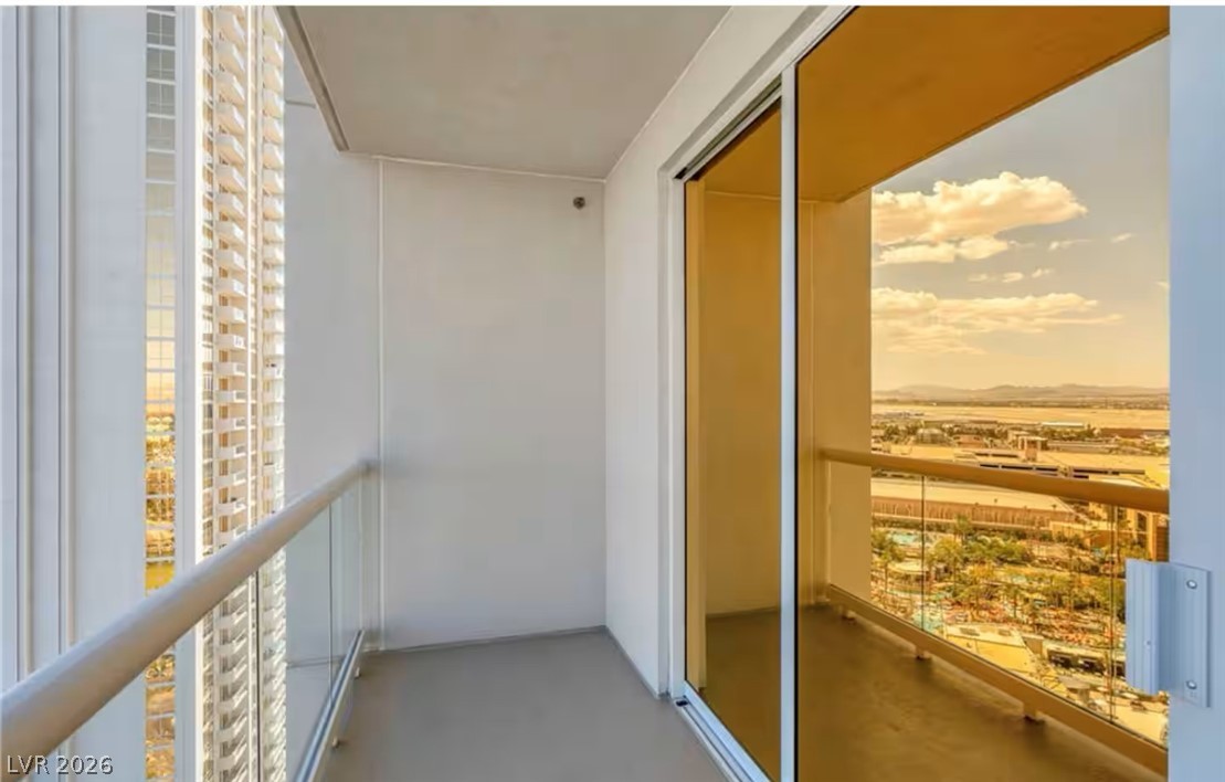 Photo 18 of 29, 135 E Harmon Avenue #2020