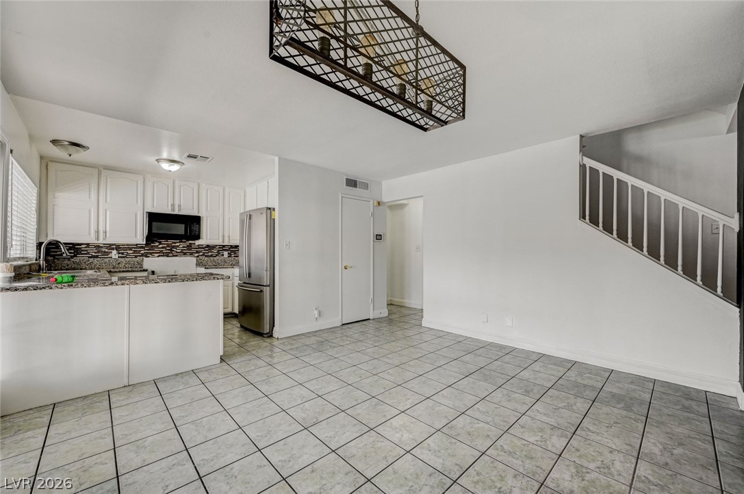 Photo 12 of 57, 3933 Manford Circle