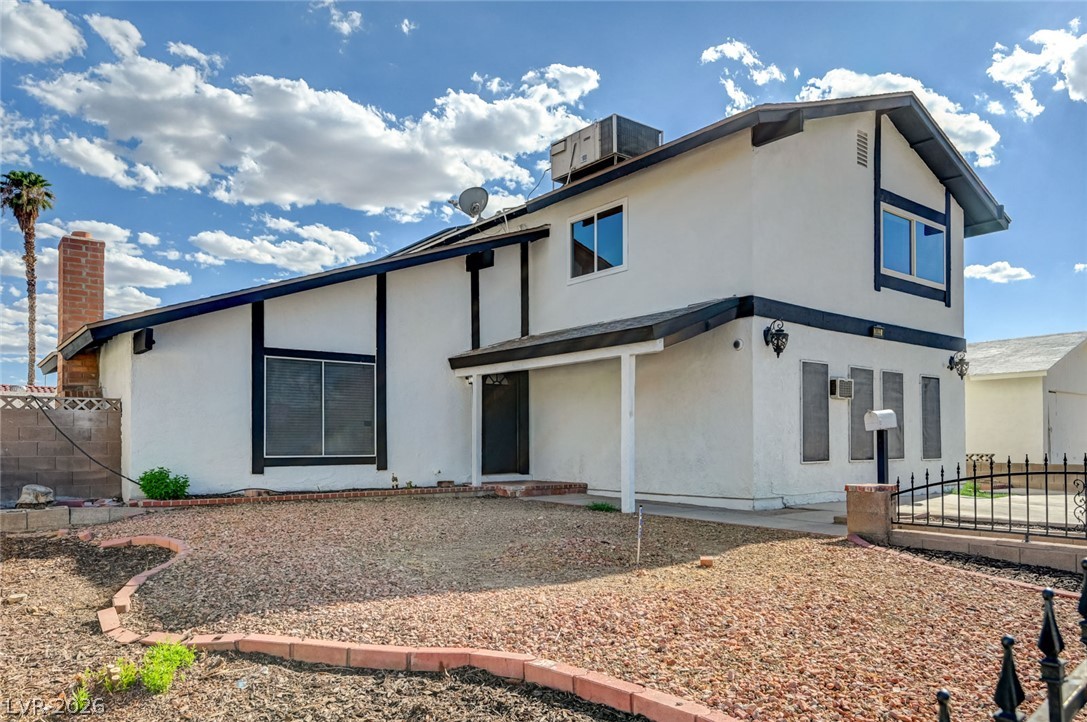 Photo 4 of 3933 Manford Circle