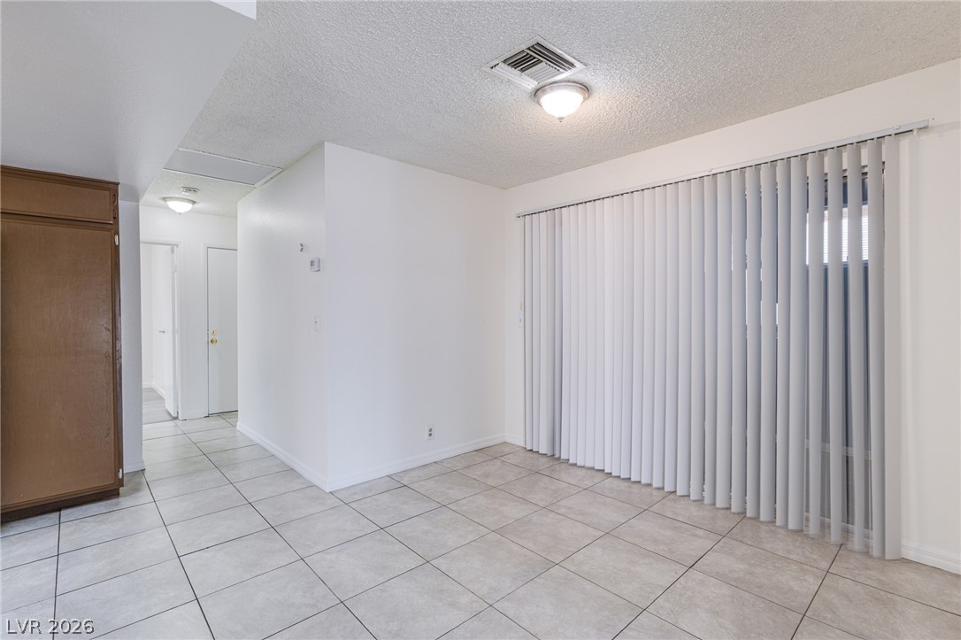Photo 7 of 25, 3821 Summer Breeze Circle