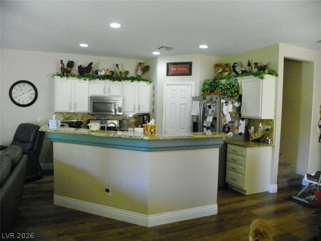 Photo 5 of 6233 Ordaz Avenue #103