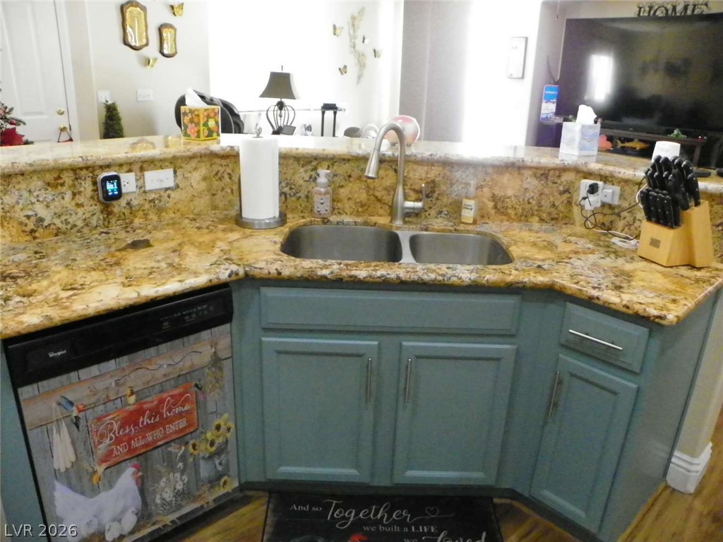 Photo 6 of 37, 6233 Ordaz Avenue #103