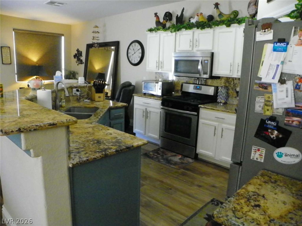 Photo 7 of 37, 6233 Ordaz Avenue #103