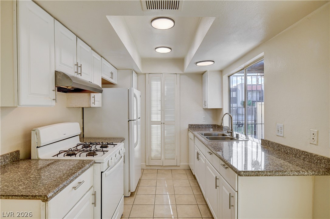 Photo 7 of 26, 1405 Vegas Valley Drive #229