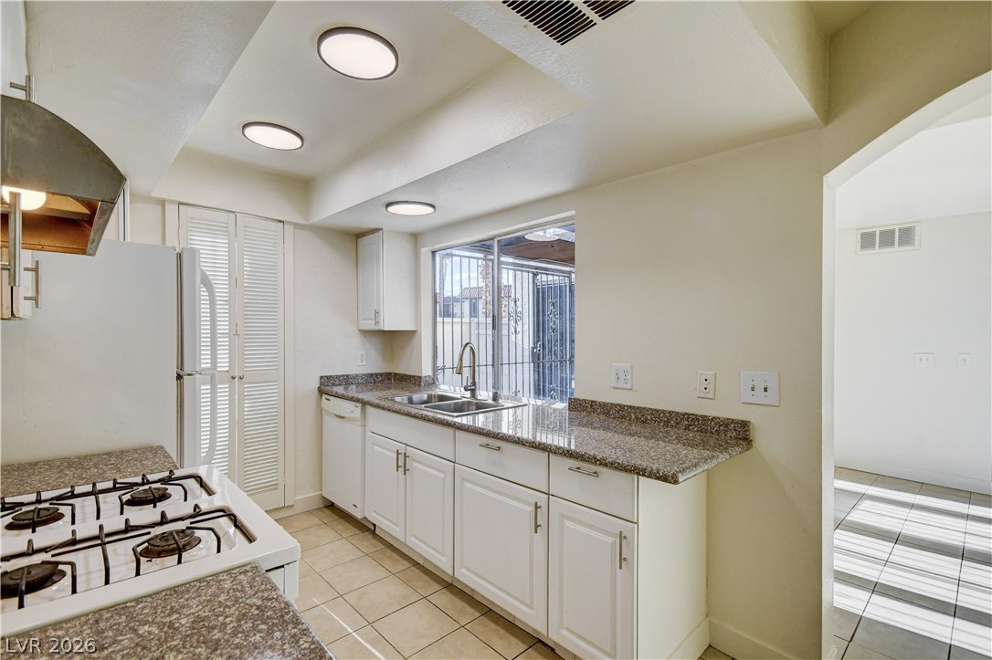 Photo 10 of 26, 1405 Vegas Valley Drive #229