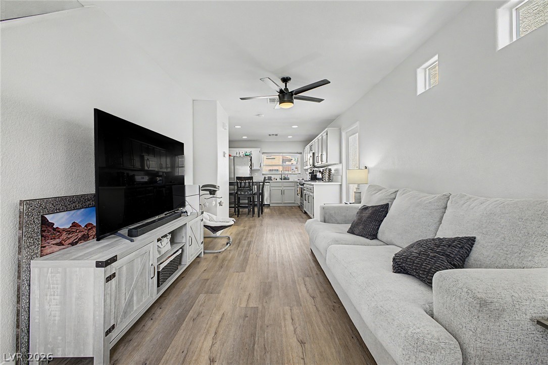 Photo 6 of 28, 5208 Paradise Valley Avenue