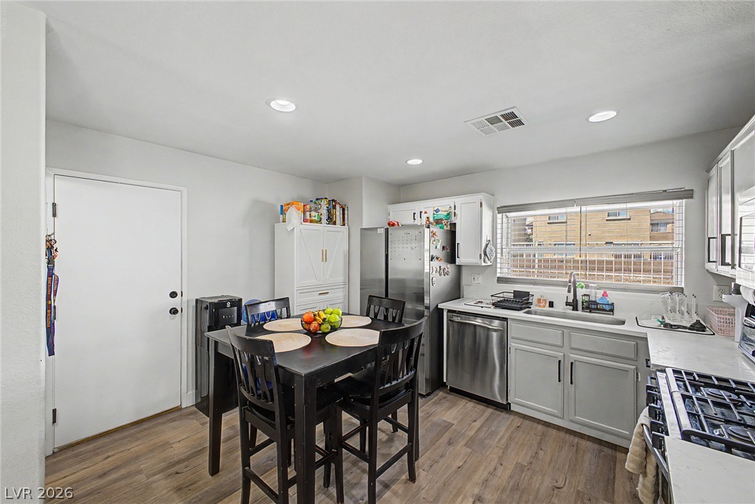 Photo 11 of 28, 5208 Paradise Valley Avenue