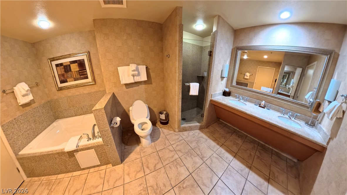 Photo 10 of 15, 211 E Flamingo Road #818