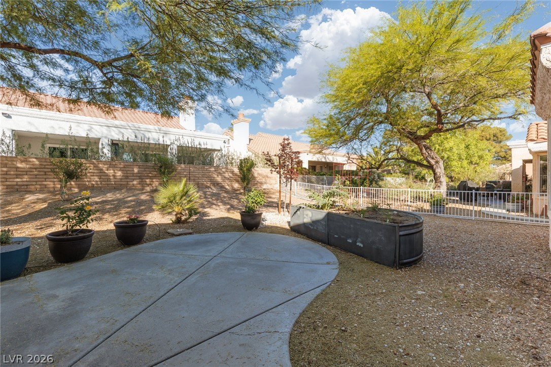 Photo 18 of 23, 2409 Desert Sands Drive