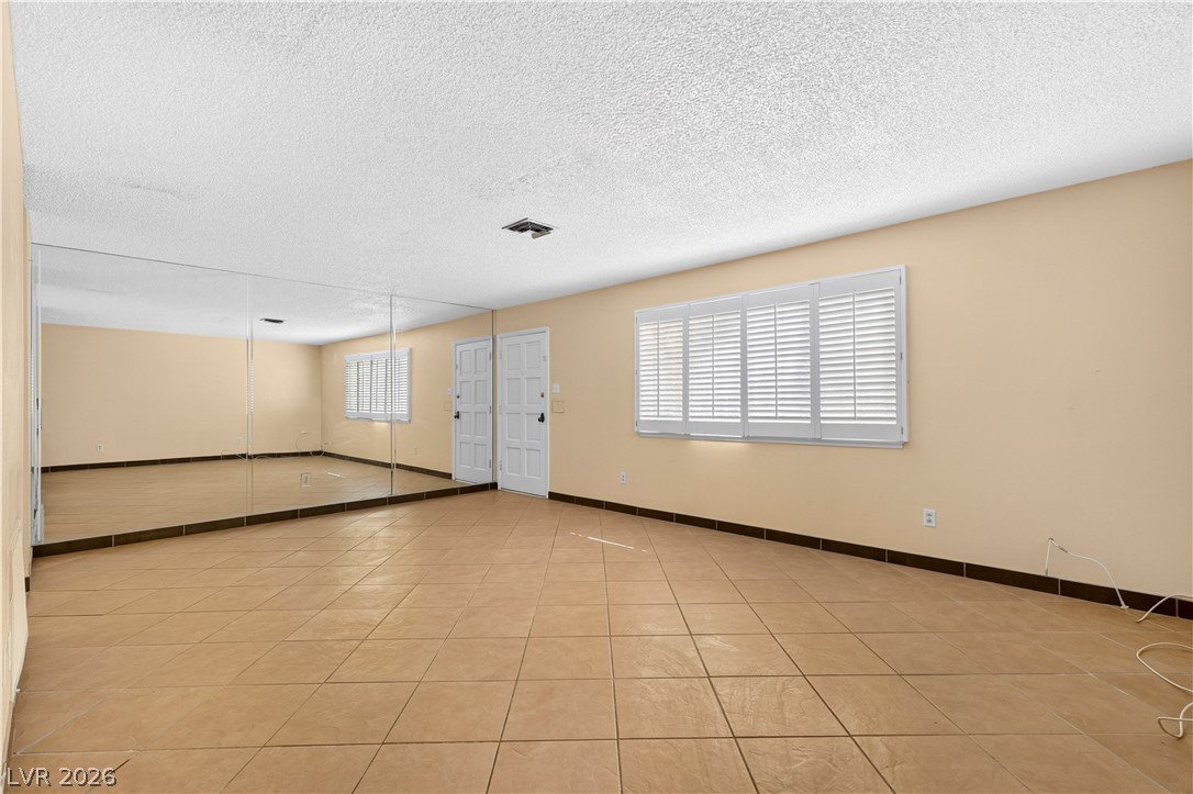 Photo 6 of 28, 185 Pecos Way #6