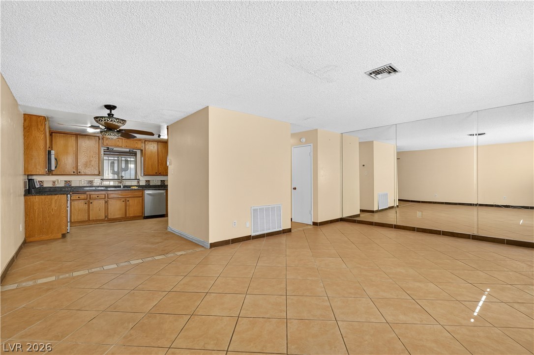 Photo 7 of 28, 185 Pecos Way #6