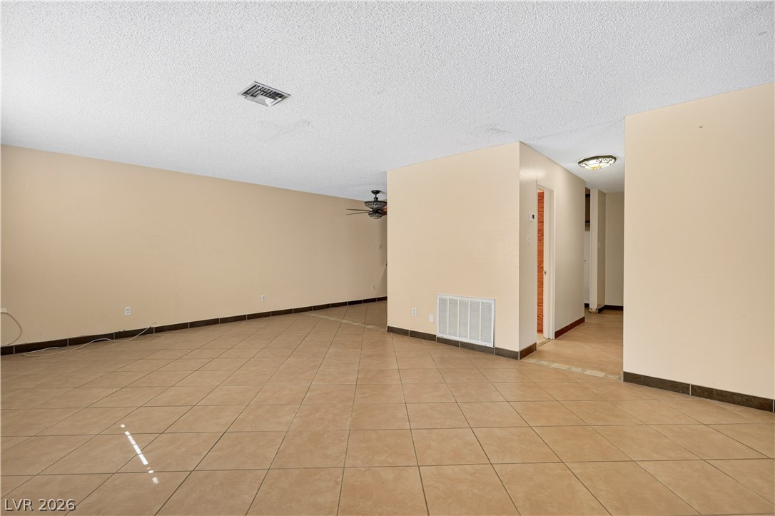 Photo 8 of 28, 185 Pecos Way #6
