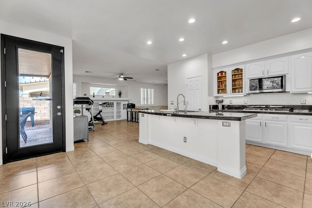 8221 Glistening Rush Street, Las Vegas 89131