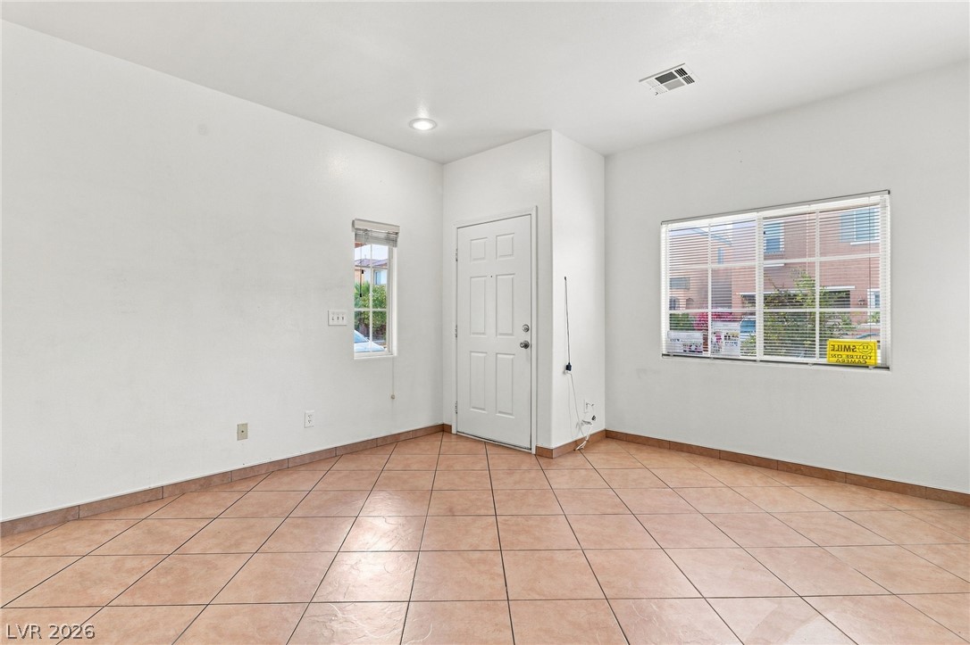 Photo 3 of 6180 Pacific Dogwood Avenue