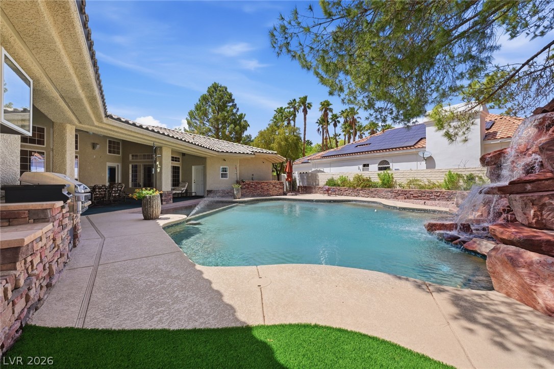 2212 Chatsworth Court, Henderson 89074