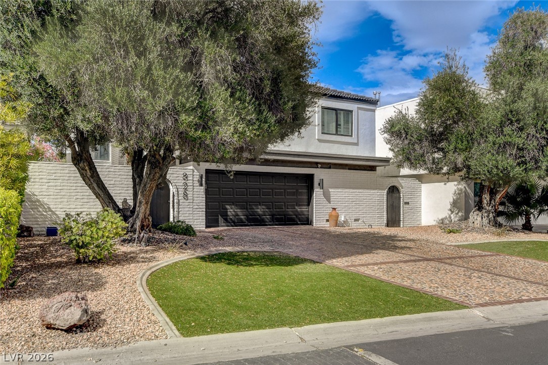 Photo 2 of 828 Vegas Valley Drive