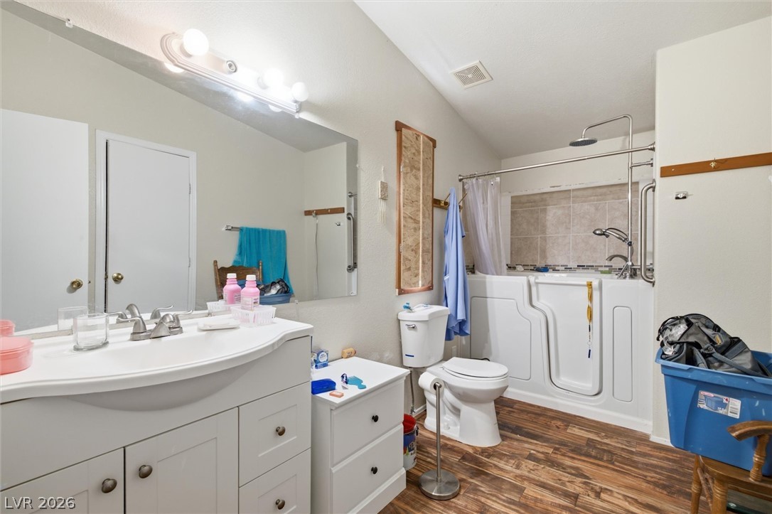 Photo 16 of 41, 1931 W Carrol Street