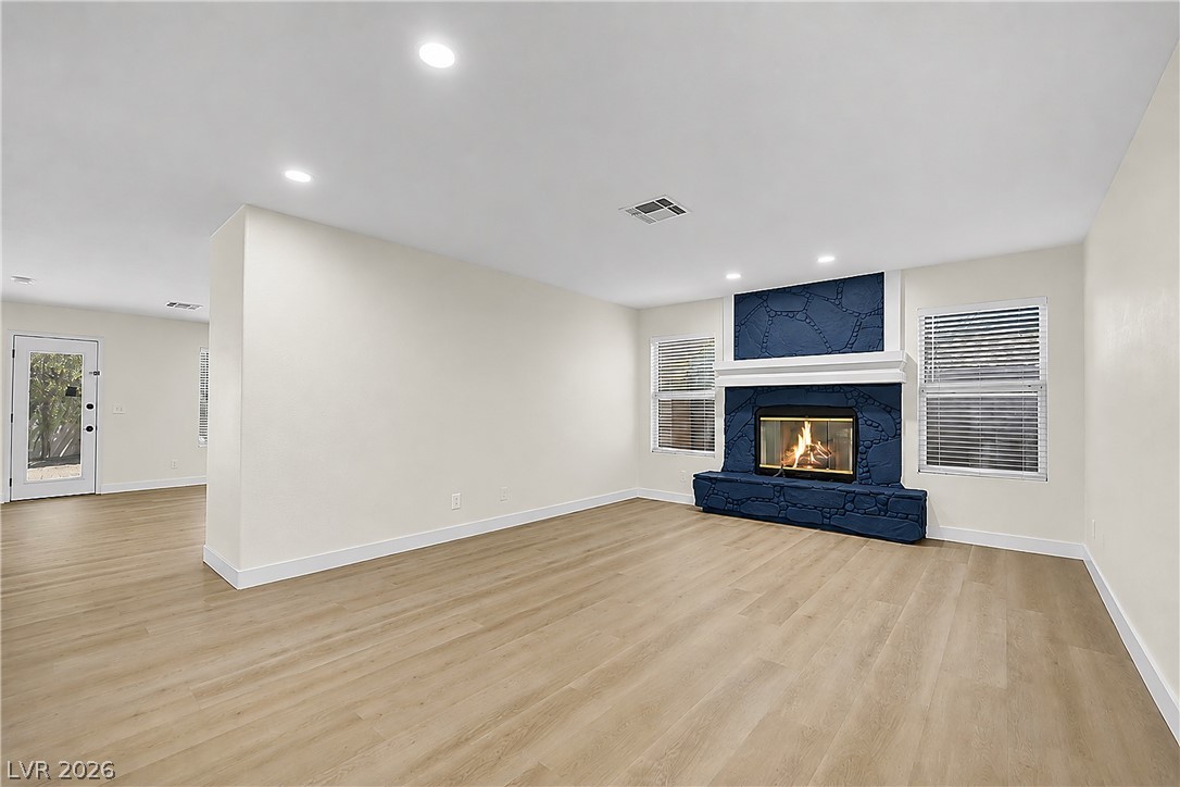 Photo 4 of 1220 Triumph Court