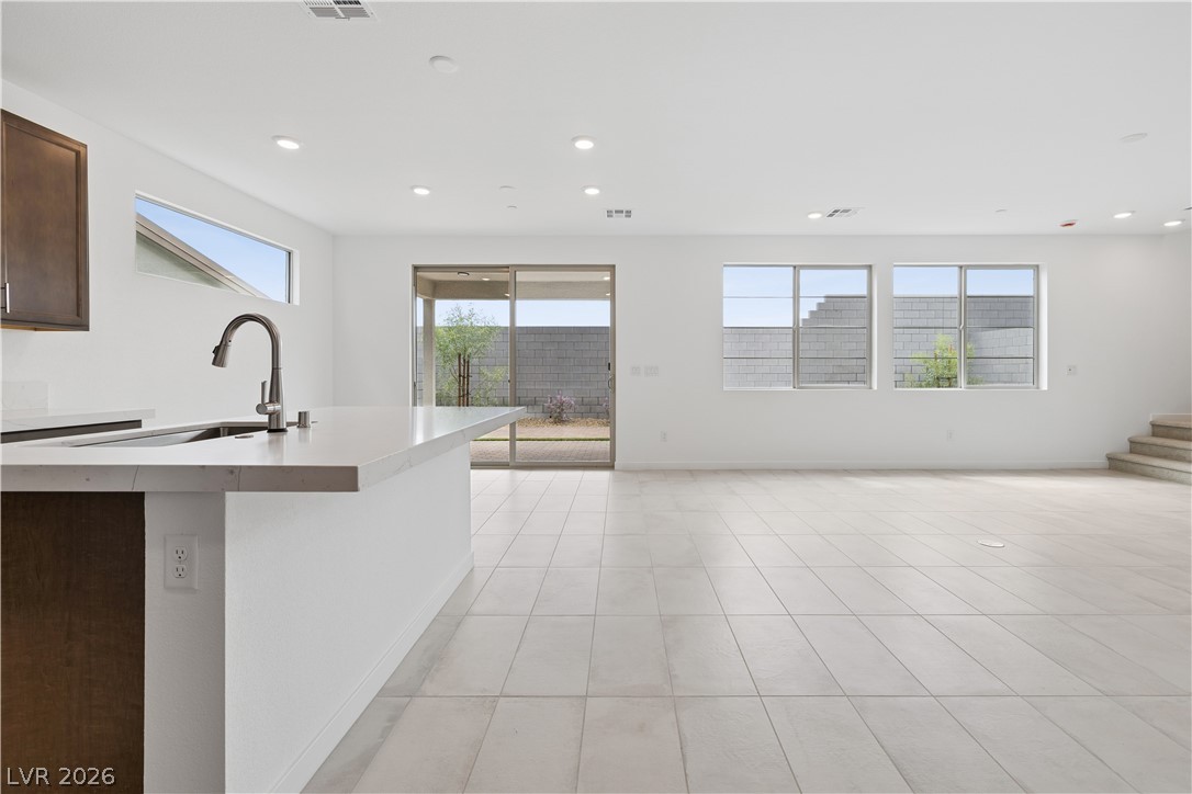 Photo 3 of 10457 Mountain Aster Avenue