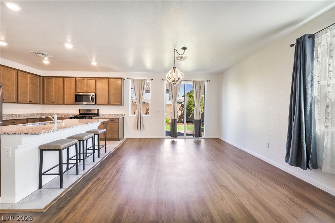 Photo 7 of 46, 9336 Langley Avenue