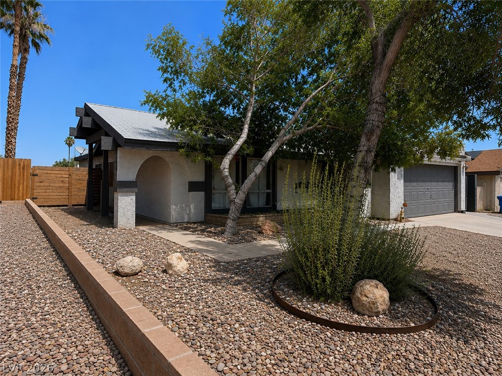 Photo 4 of 4490 Margarete Avenue