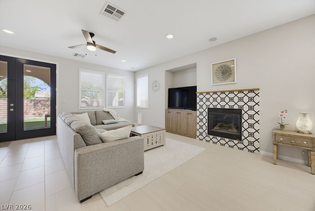 Photo 5 of 10016 Silver Cliff Street