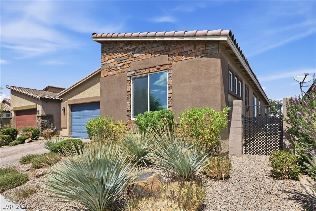 Photo 3 of 2128 Del Aqua Avenue